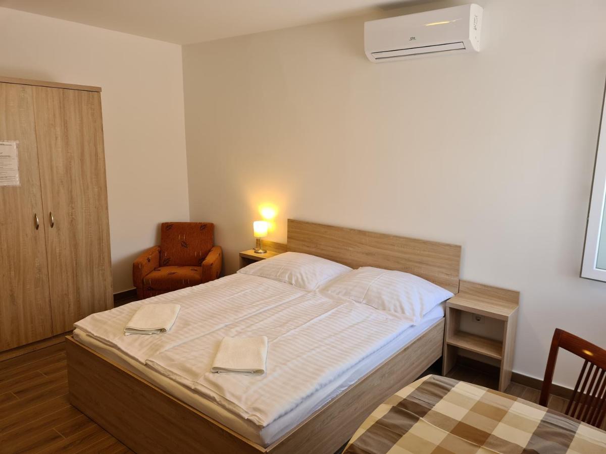 Tancsics Vendeghaz Hotel Siofok Exterior photo