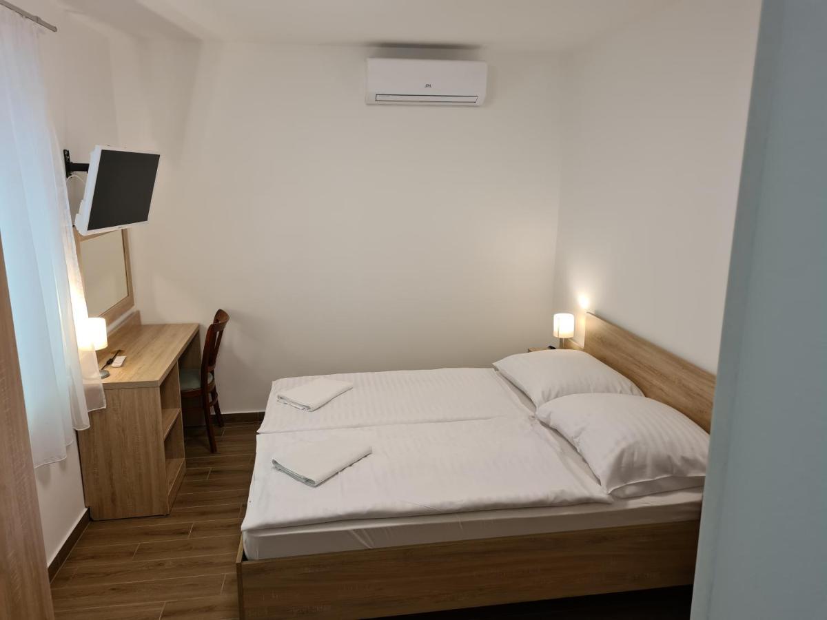 Tancsics Vendeghaz Hotel Siofok Exterior photo