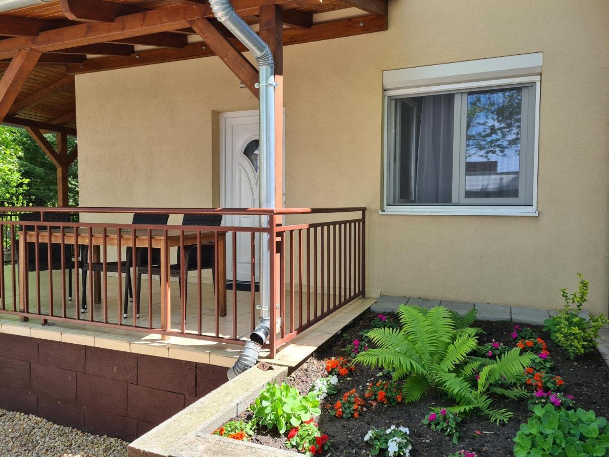 Tancsics Vendeghaz Hotel Siofok Exterior photo