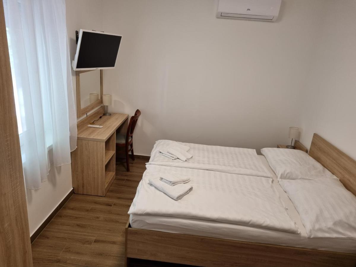 Tancsics Vendeghaz Hotel Siofok Exterior photo