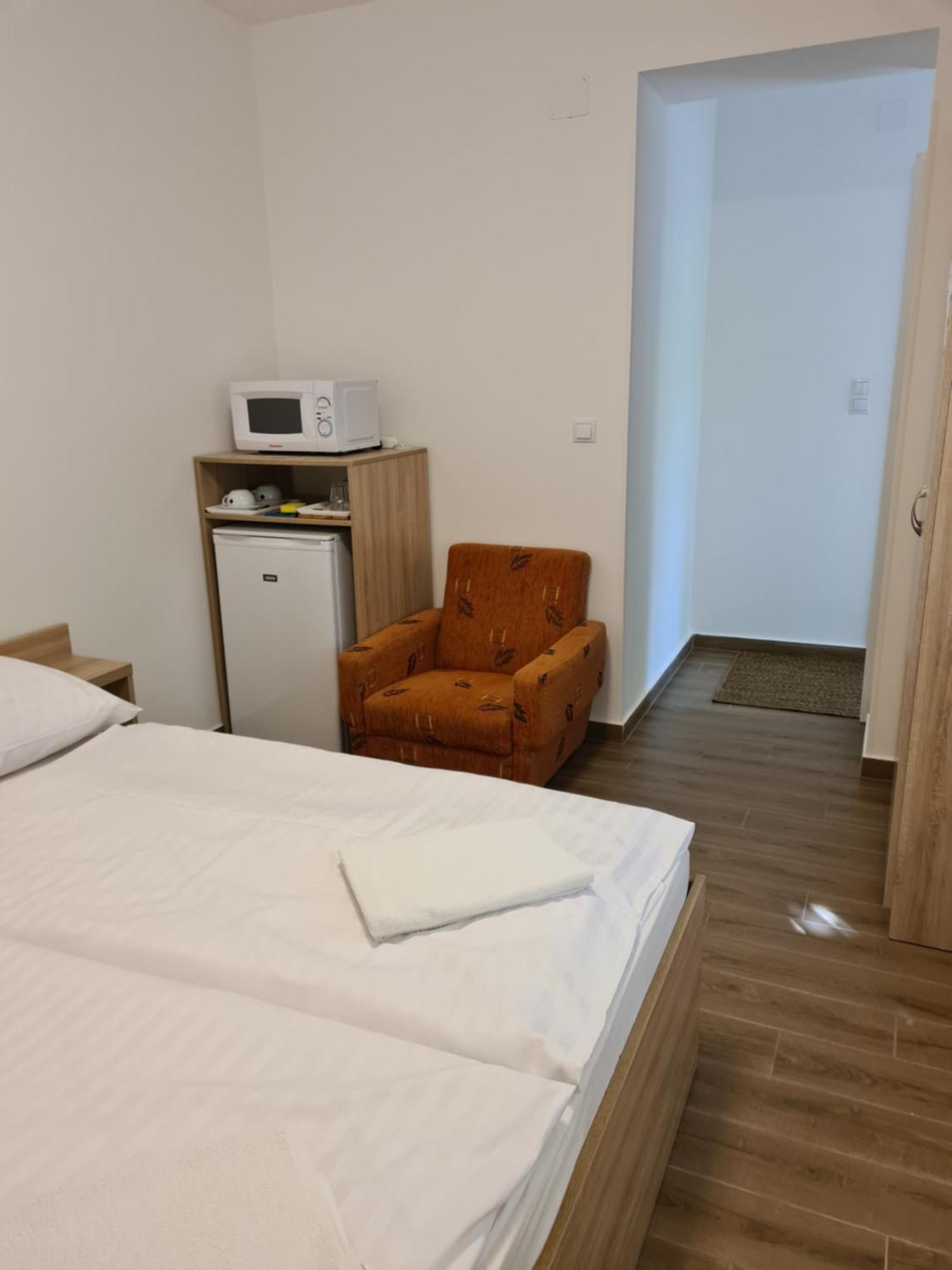 Tancsics Vendeghaz Hotel Siofok Room photo