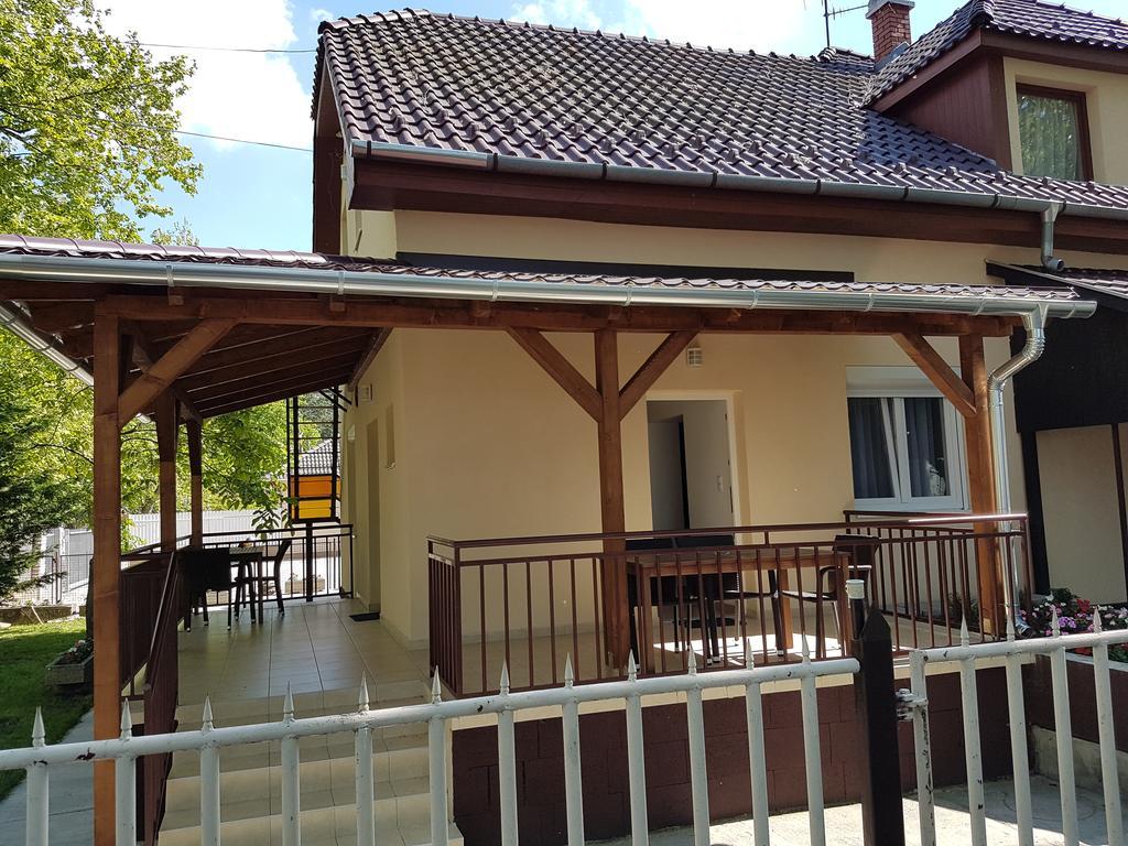 Tancsics Vendeghaz Hotel Siofok Exterior photo