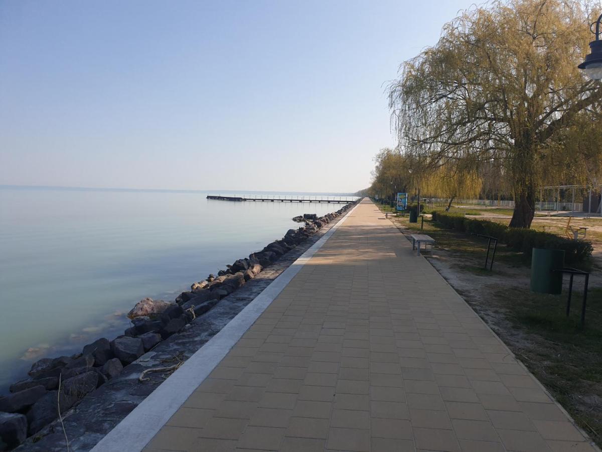 Tancsics Vendeghaz Hotel Siofok Exterior photo